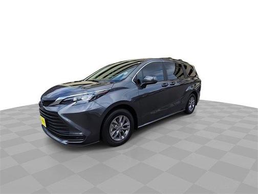 2025 Toyota Sienna LE