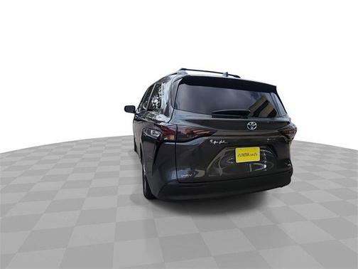 2025 Toyota Sienna LE