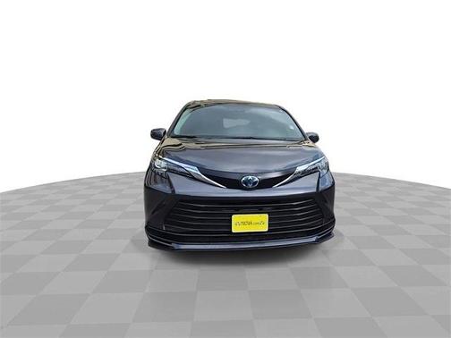 2025 Toyota Sienna LE