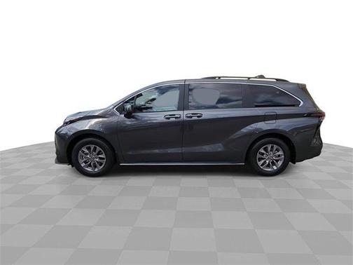 2025 Toyota Sienna LE