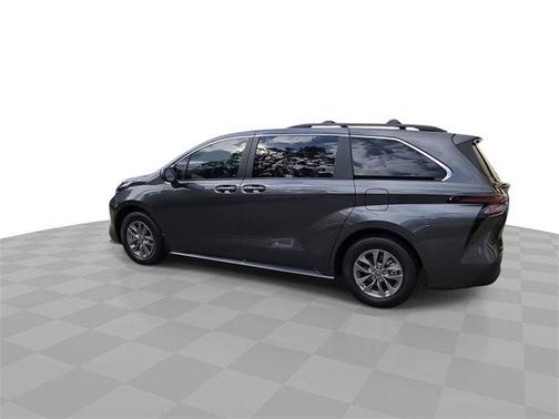 2025 Toyota Sienna LE