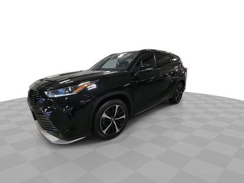 Midnight Black Metallic 2022 Toyota Highlander XSE