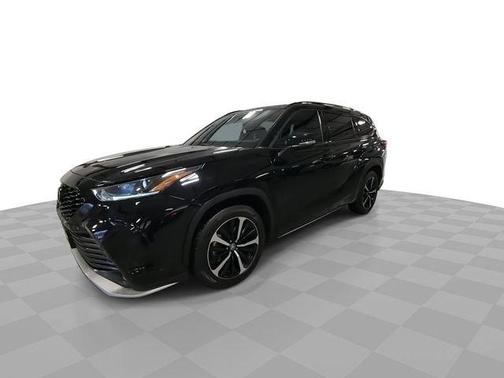 Midnight Black Metallic 2022 Toyota Highlander XSE