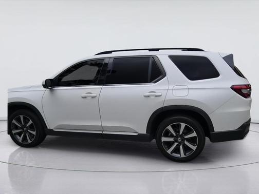 Platinum White Pearl 2023 Honda Pilot Touring
