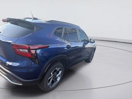 Blue Glow Metallic 2024 Chevrolet Trax LT