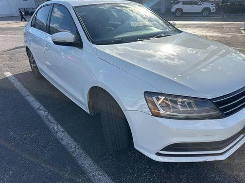 Pure White 2017 Volkswagen Jetta 1.4T SE