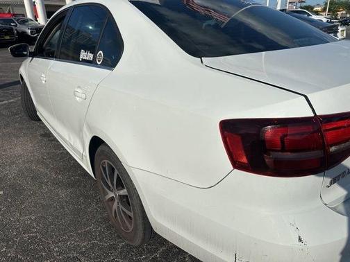 Pure White 2017 Volkswagen Jetta 1.4T SE