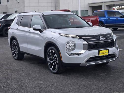 Alloy Silver Metallic 2024 Mitsubishi Outlander SE
