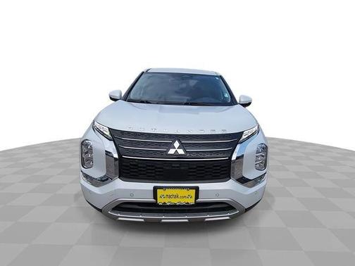 Alloy Silver Metallic 2024 Mitsubishi Outlander SE