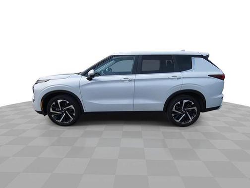 Alloy Silver Metallic 2024 Mitsubishi Outlander SE