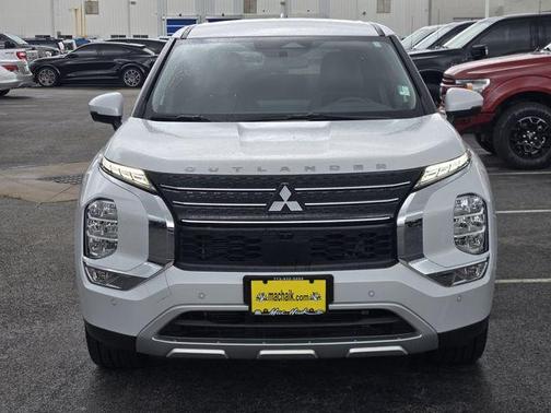 Alloy Silver Metallic 2024 Mitsubishi Outlander SE