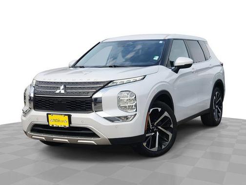 Alloy Silver Metallic 2024 Mitsubishi Outlander SE