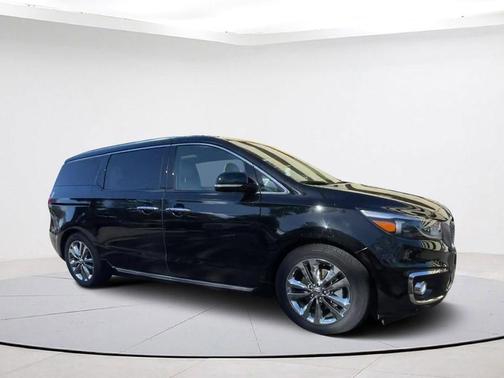 Photo 2 of 35 of 2017 Kia Sedona SX-L