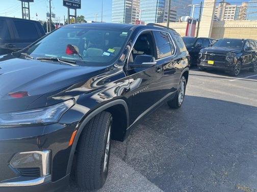 2022 Chevrolet Traverse LT Leather