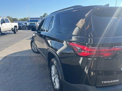 2022 Chevrolet Traverse LT Leather