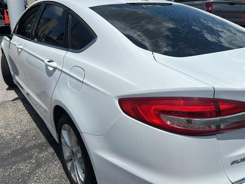 Oxford White 2019 Ford Fusion Hybrid SE