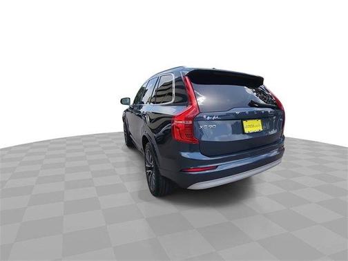 2022 Volvo XC90 T5 Momentum 7 Passenger