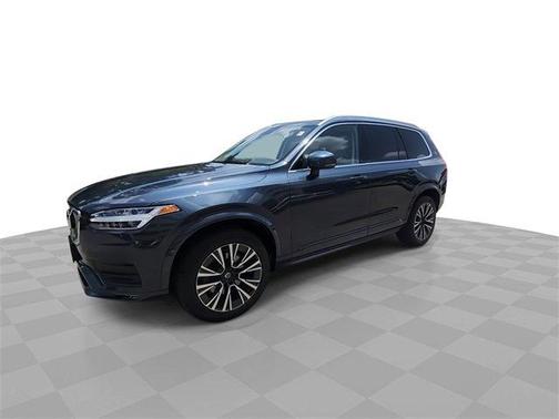 2022 Volvo XC90 T5 Momentum 7 Passenger