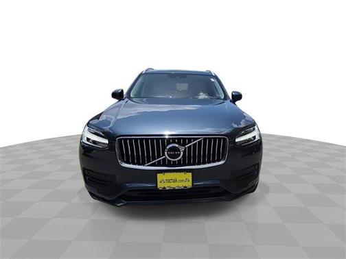 2022 Volvo XC90 T5 Momentum 7 Passenger
