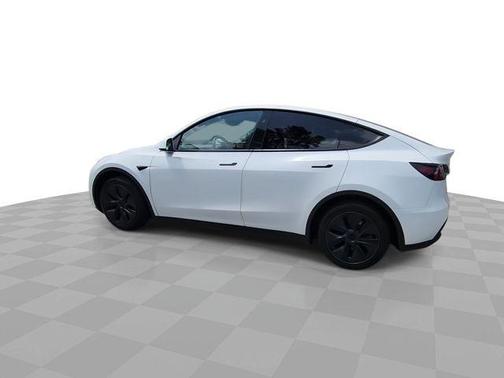 White 2025 Tesla Model Y Long Range