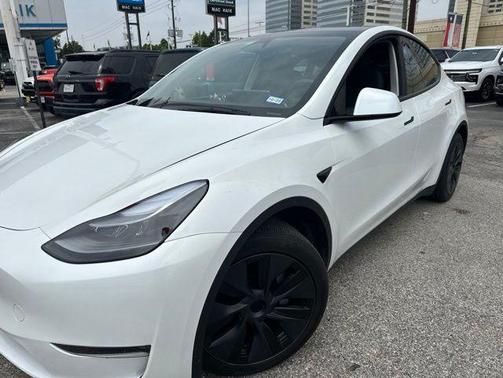 White 2025 Tesla Model Y Long Range