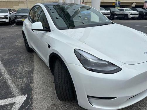 White 2025 Tesla Model Y Long Range