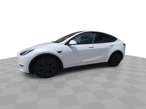 White 2025 Tesla Model Y Long Range