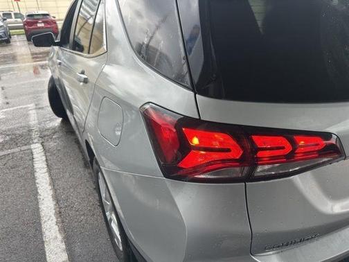 Silver Ice Metallic 2022 Chevrolet Equinox 1LT