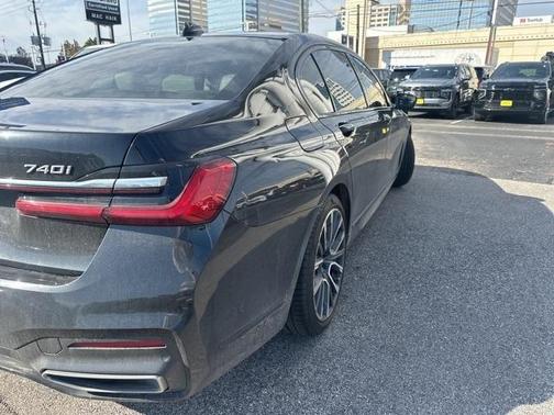 2022 BMW 740 i xDrive