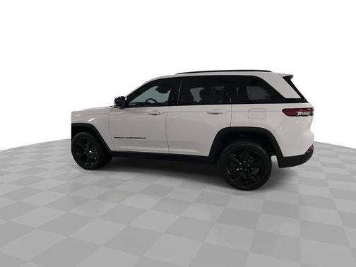 Bright White Clearcoat 2023 Jeep Grand Cherokee Altitude