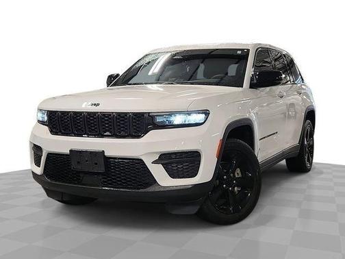 Bright White Clearcoat 2023 Jeep Grand Cherokee Altitude