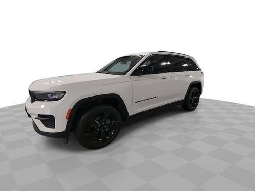 Bright White Clearcoat 2023 Jeep Grand Cherokee Altitude