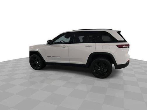 Bright White Clearcoat 2023 Jeep Grand Cherokee Altitude