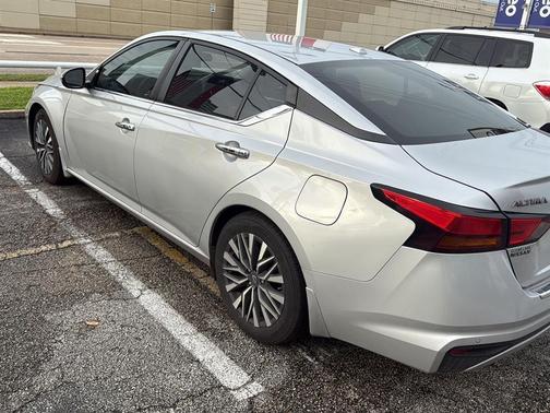 Brilliant Silver Metallic 2023 Nissan Altima 2.5 SV