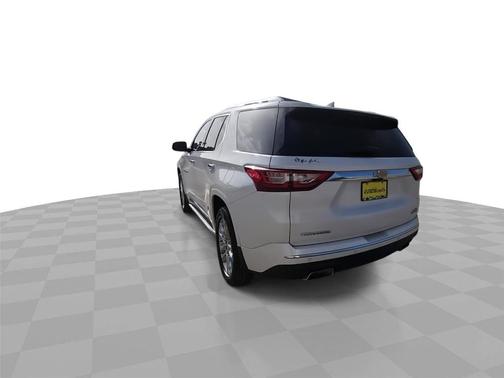 Iridescent Pearl Tricoat 2020 Chevrolet Traverse High Country
