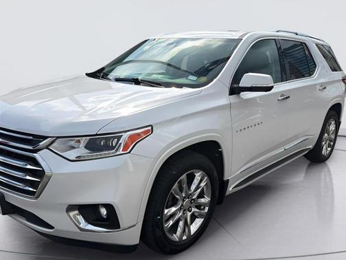 Iridescent Pearl Tricoat 2020 Chevrolet Traverse High Country