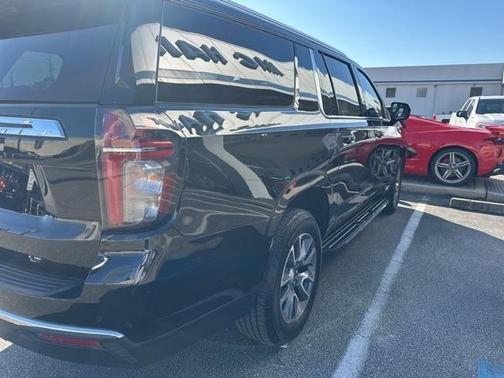 2023 Chevrolet Suburban LT