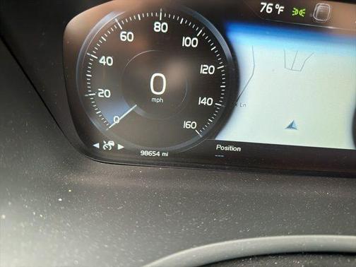 Crystal White 2018 Volvo XC90 T6 Momentum