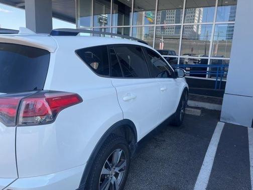 Super White 2018 Toyota RAV4 XLE