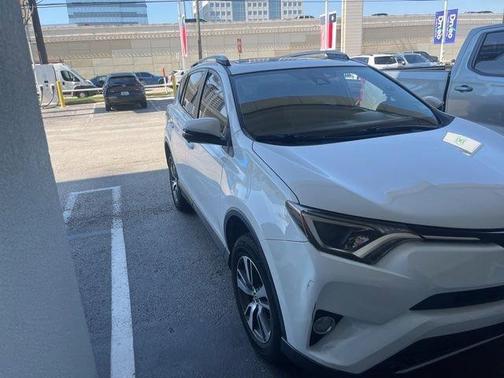 Super White 2018 Toyota RAV4 XLE