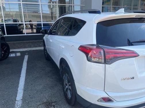 Super White 2018 Toyota RAV4 XLE