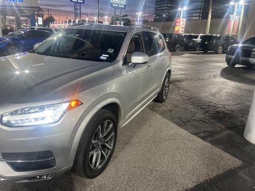 2019 Volvo XC90 T6 Momentum