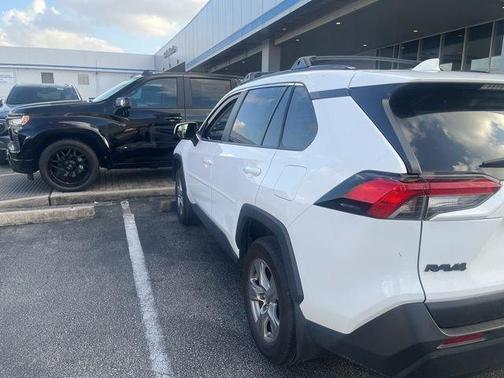 Ice 2025 Toyota RAV4 XLE