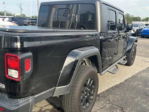 Black Clearcoat 2023 Jeep Gladiator Overland