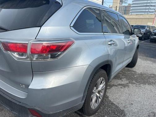 Silver Sky Metallic 2014 Toyota Highlander LE Plus