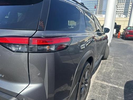 2022 Nissan Pathfinder SV