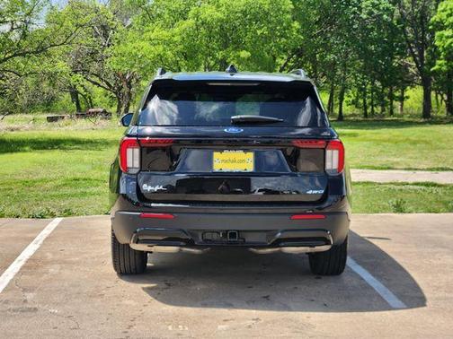Black Metallic 2026 Ford Explorer ST-Line