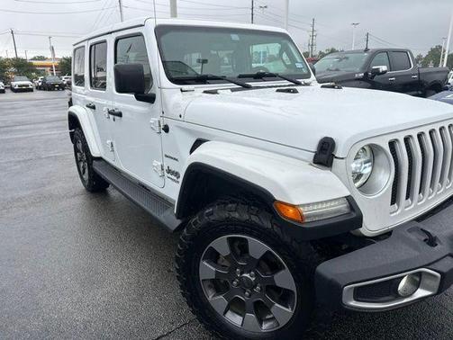 Bright White Clearcoat 2018 Jeep Wrangler Unlimited Sahara