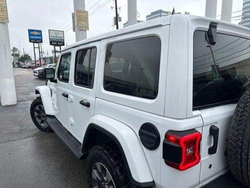Bright White Clearcoat 2018 Jeep Wrangler Unlimited Sahara