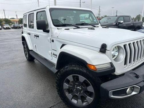 Bright White Clearcoat 2018 Jeep Wrangler Unlimited Sahara